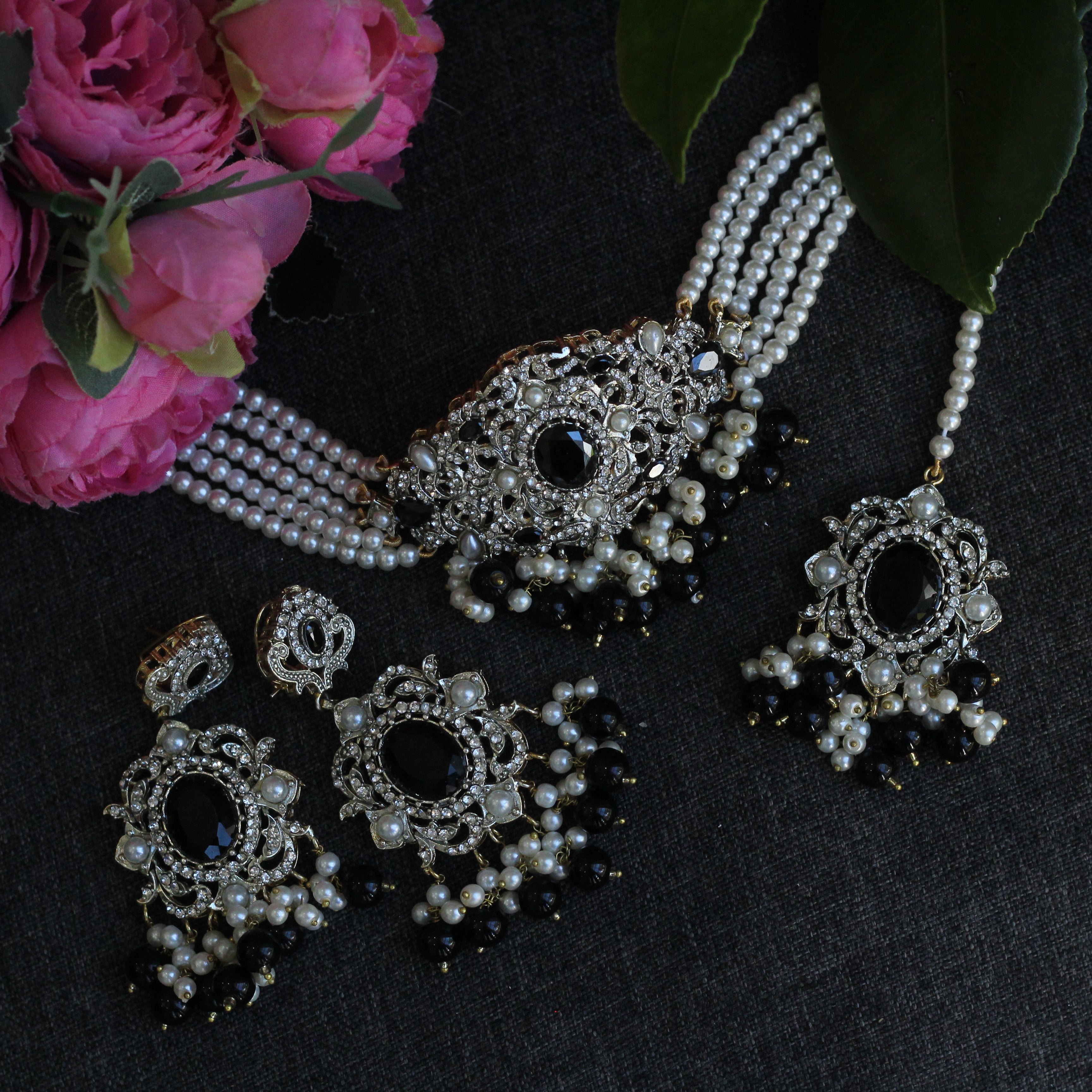 MOONLIGHT CHOKER SET