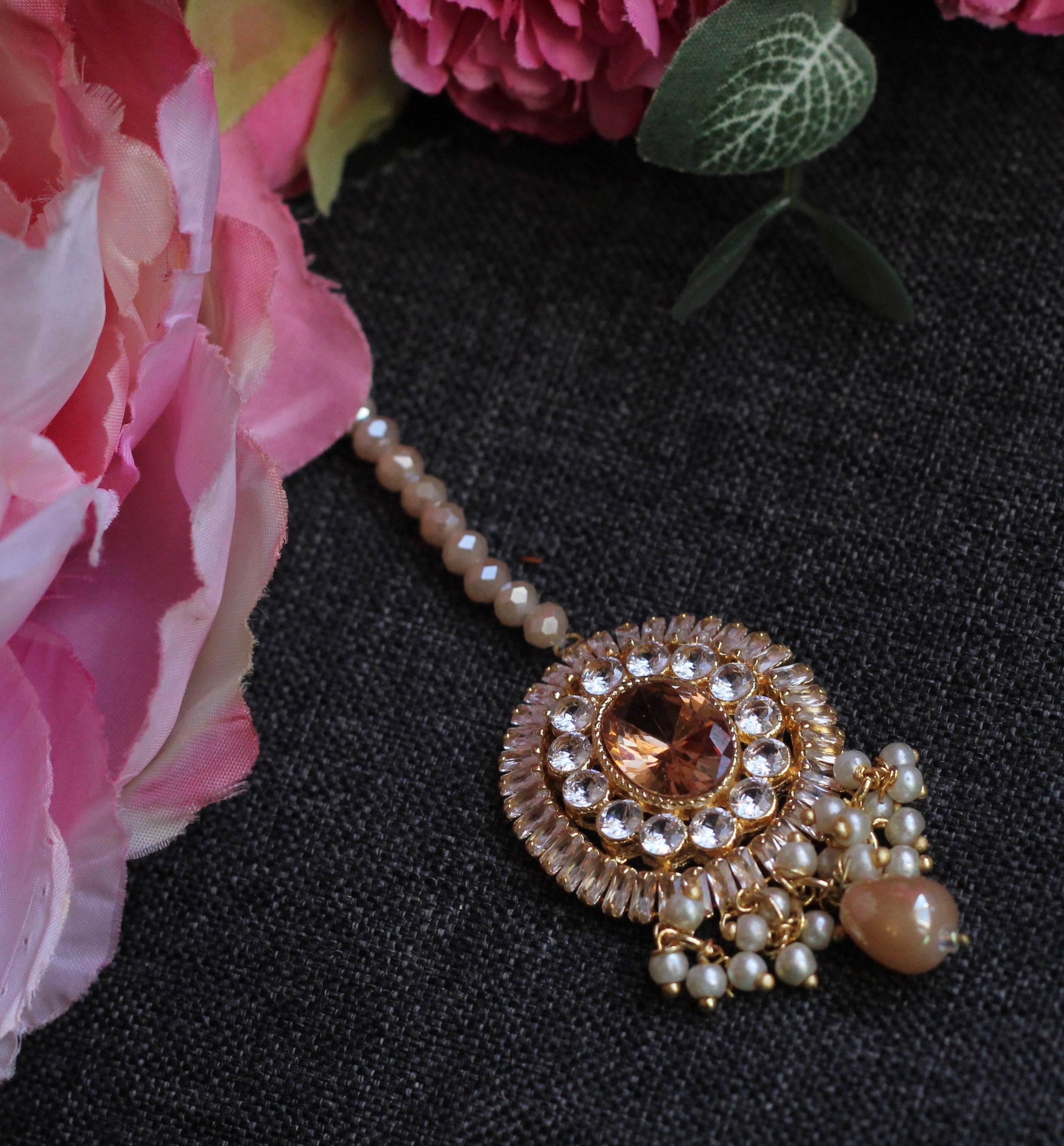 GOLD & WHITE NECKLACE