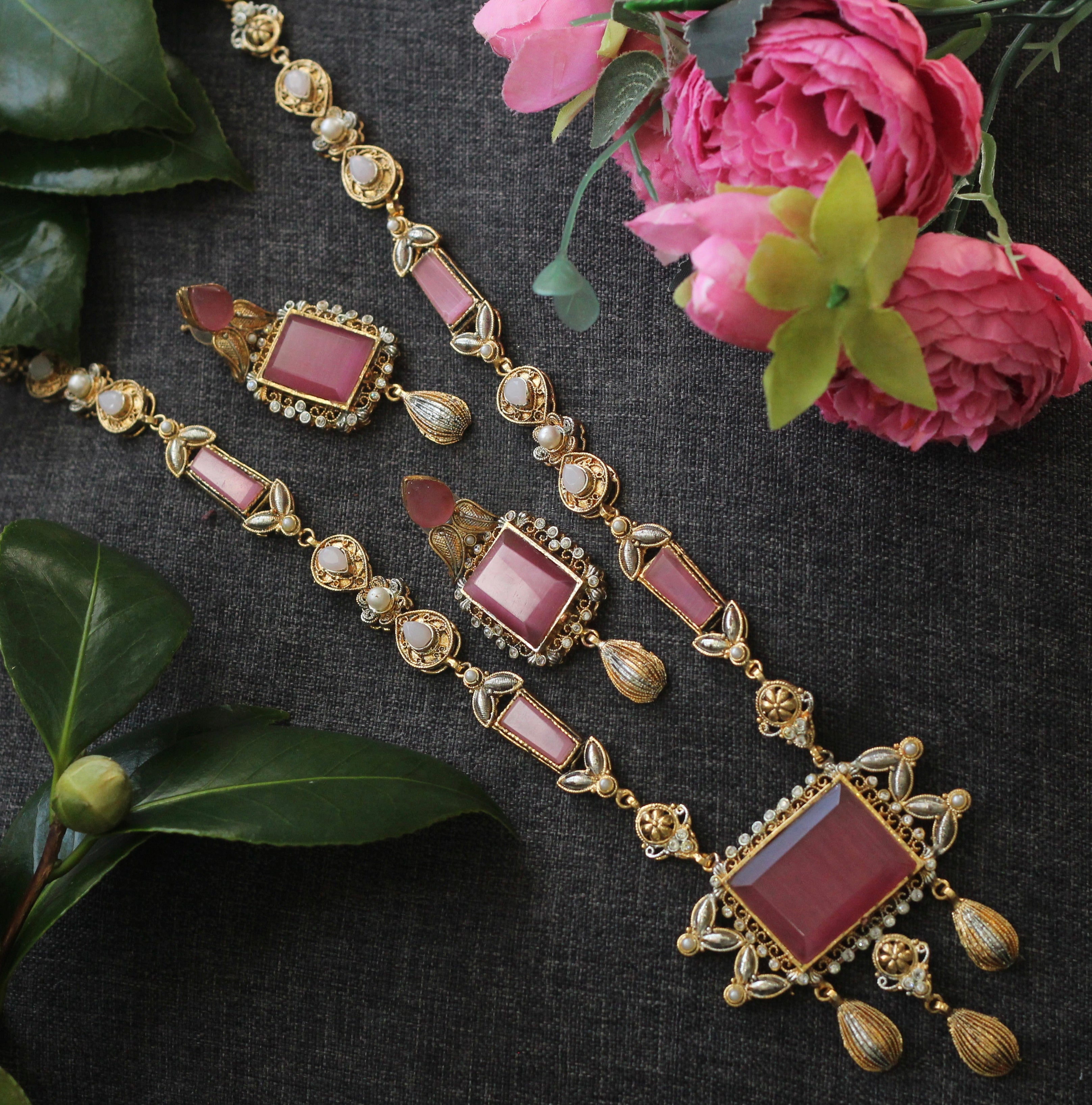 ALISA LONG NECKLACE