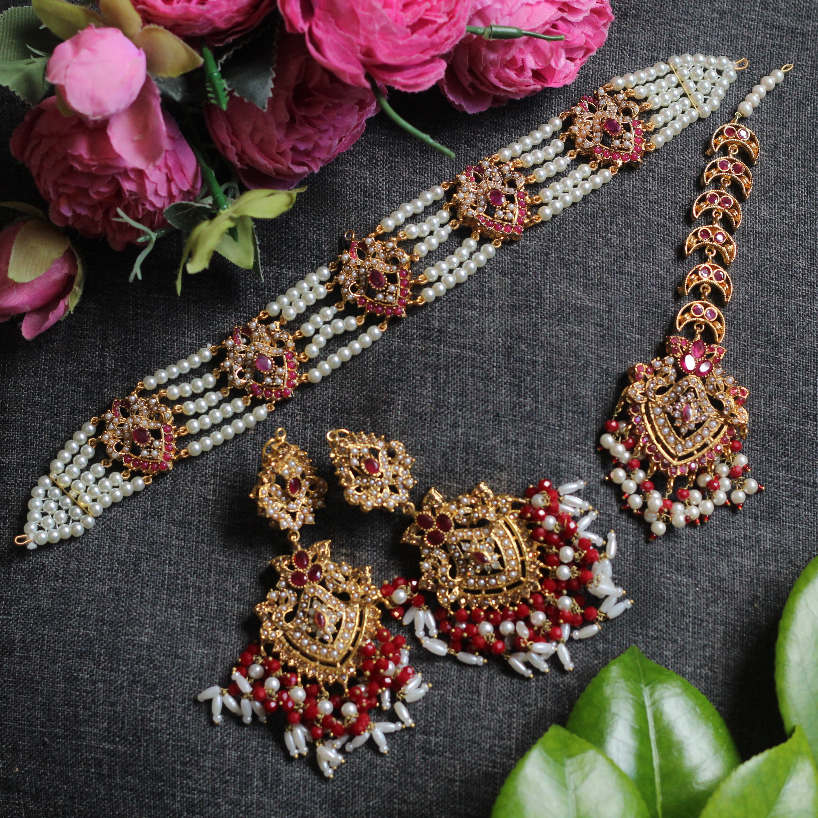 zeesat Necklace Set