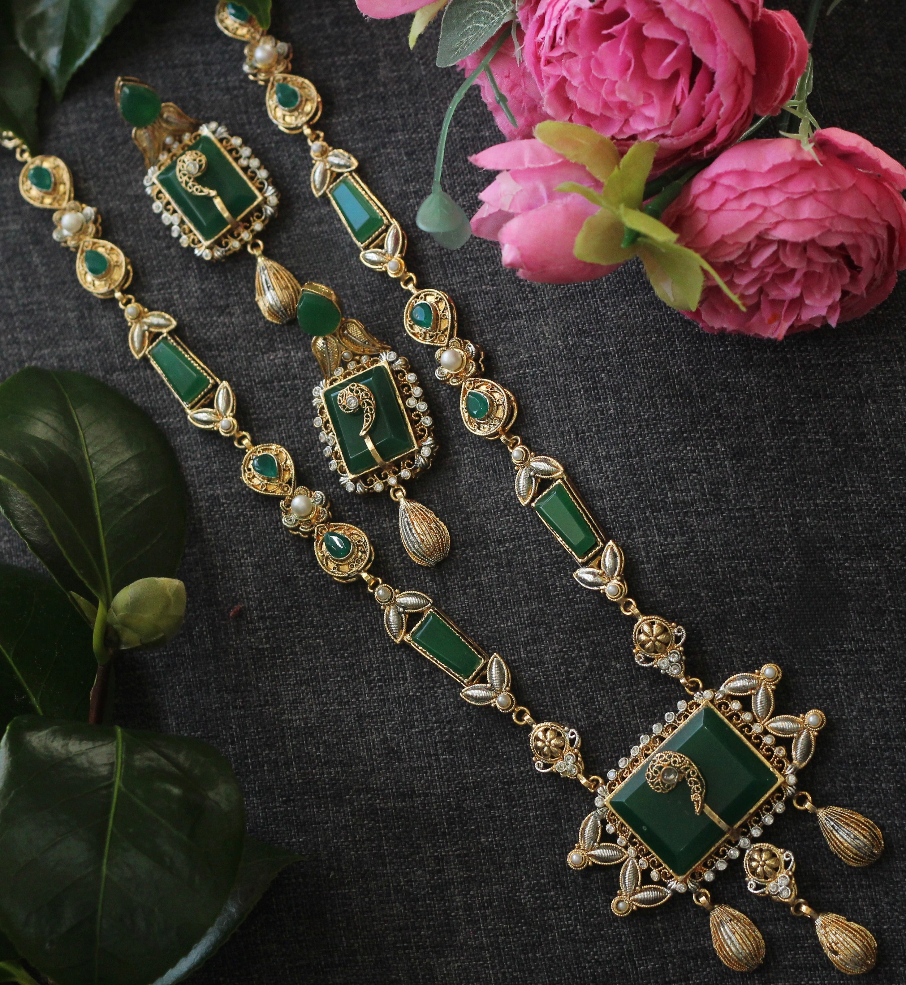 Green long necklace