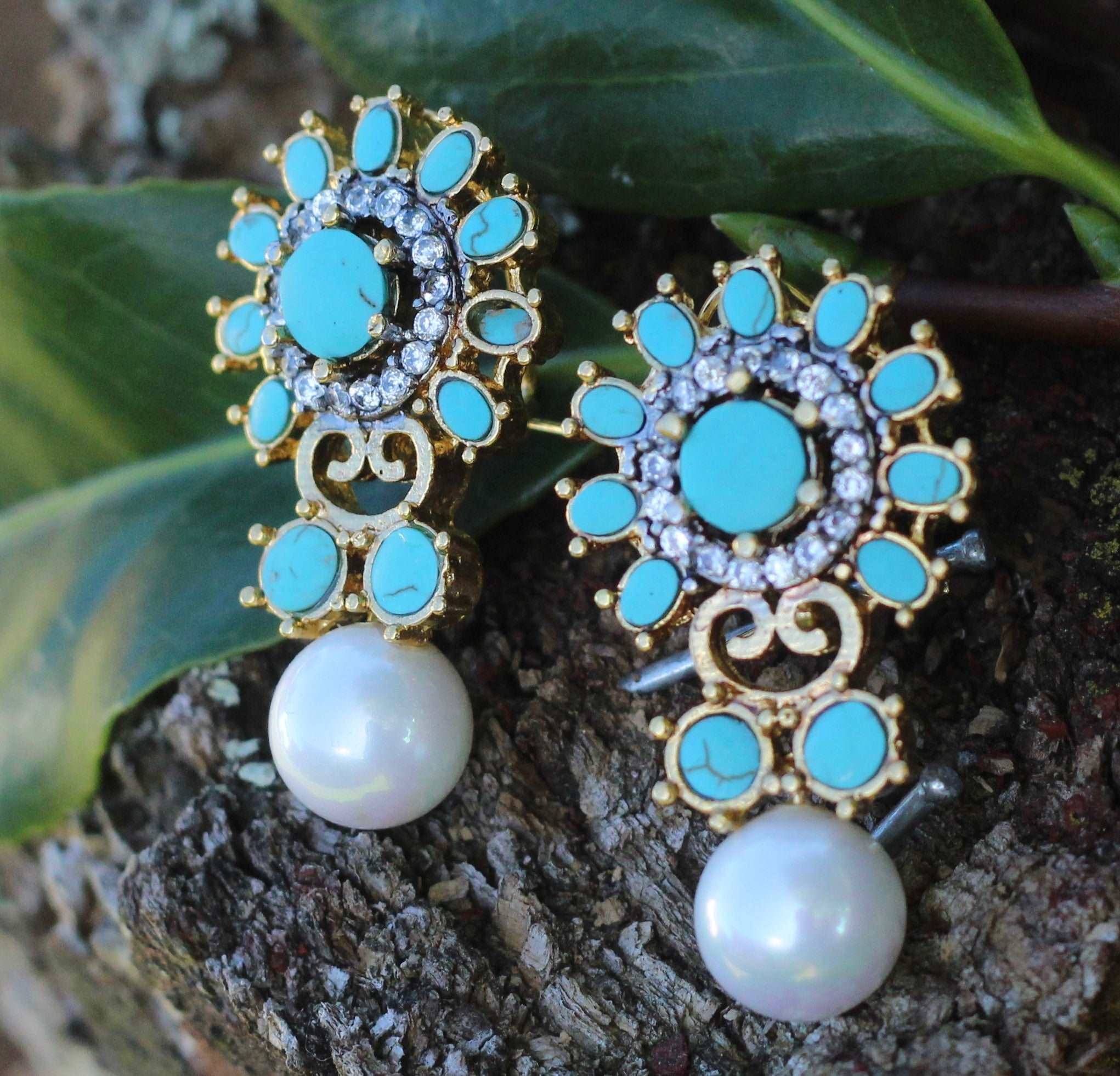 VERSATILE STUD EARRINGS