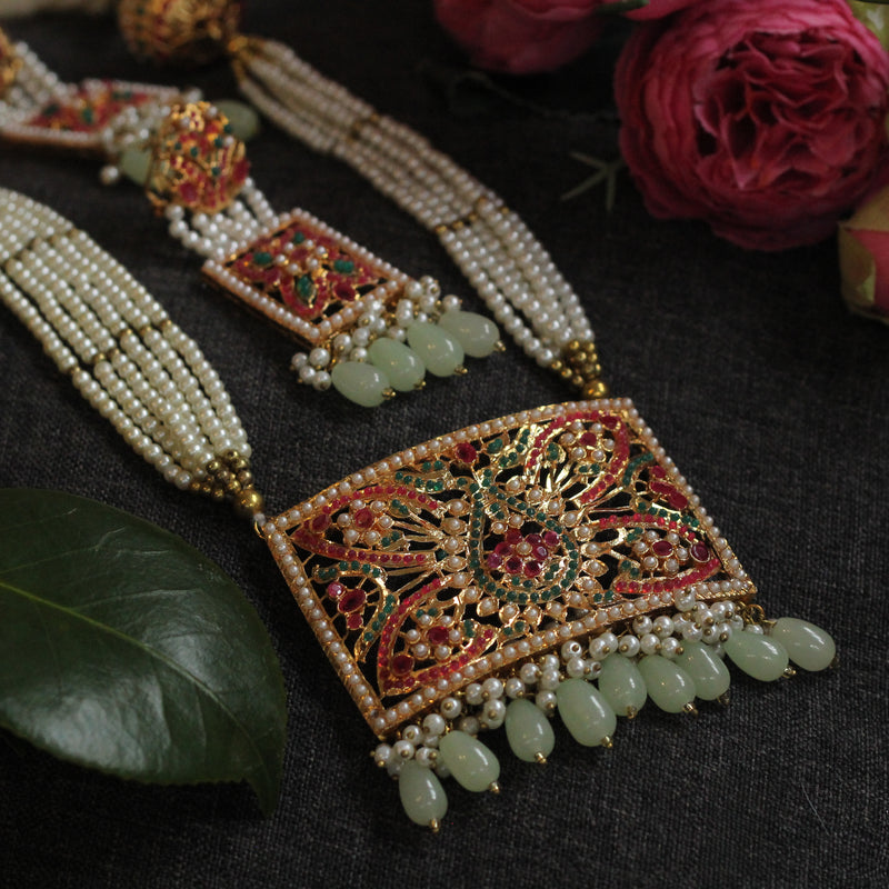Long necklace 