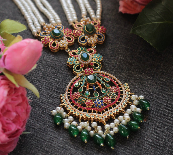 Green long necklace 