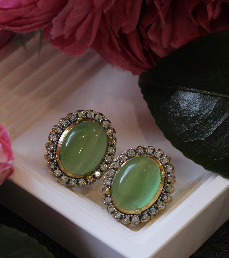 Stud earrings 
