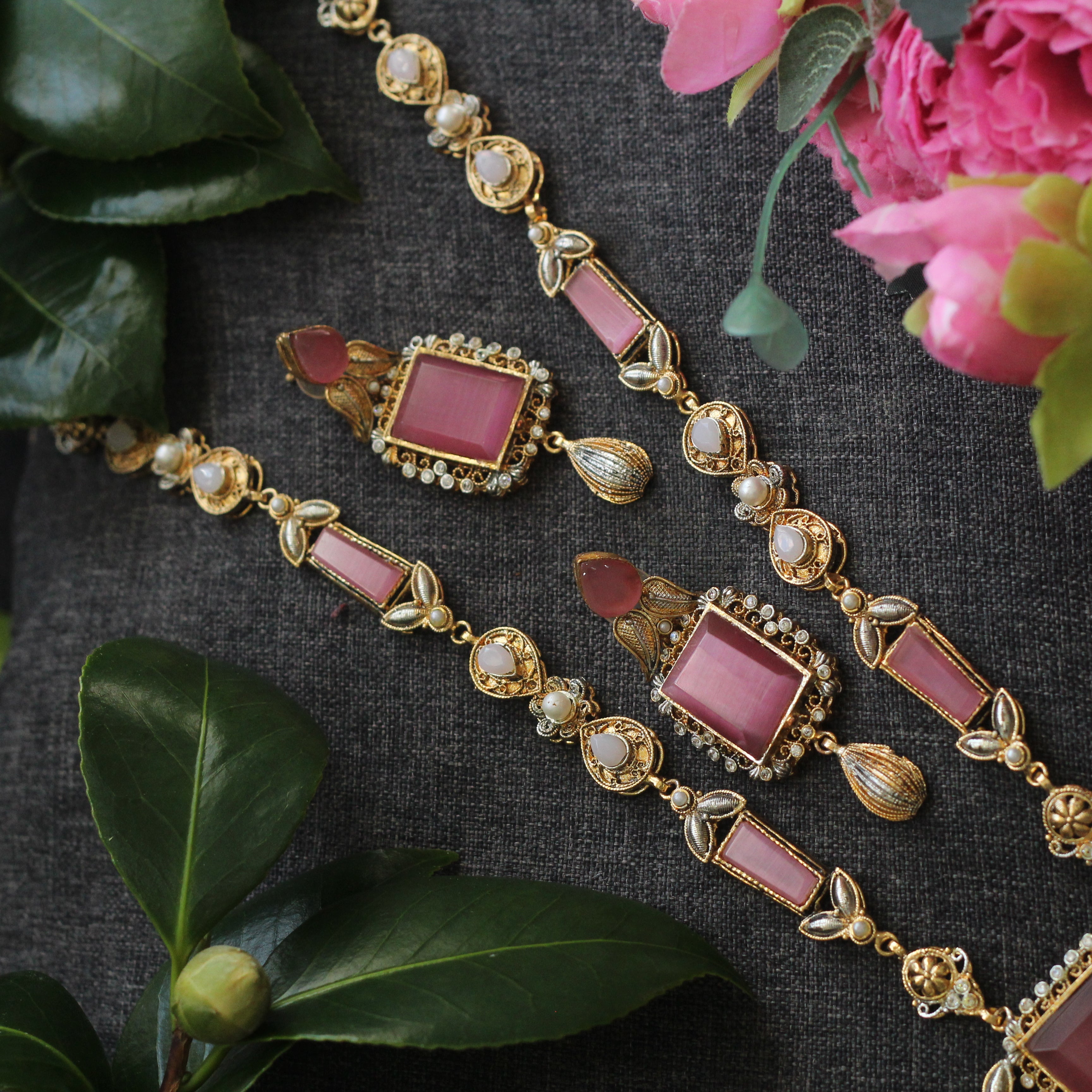 ALISA LONG NECKLACE
