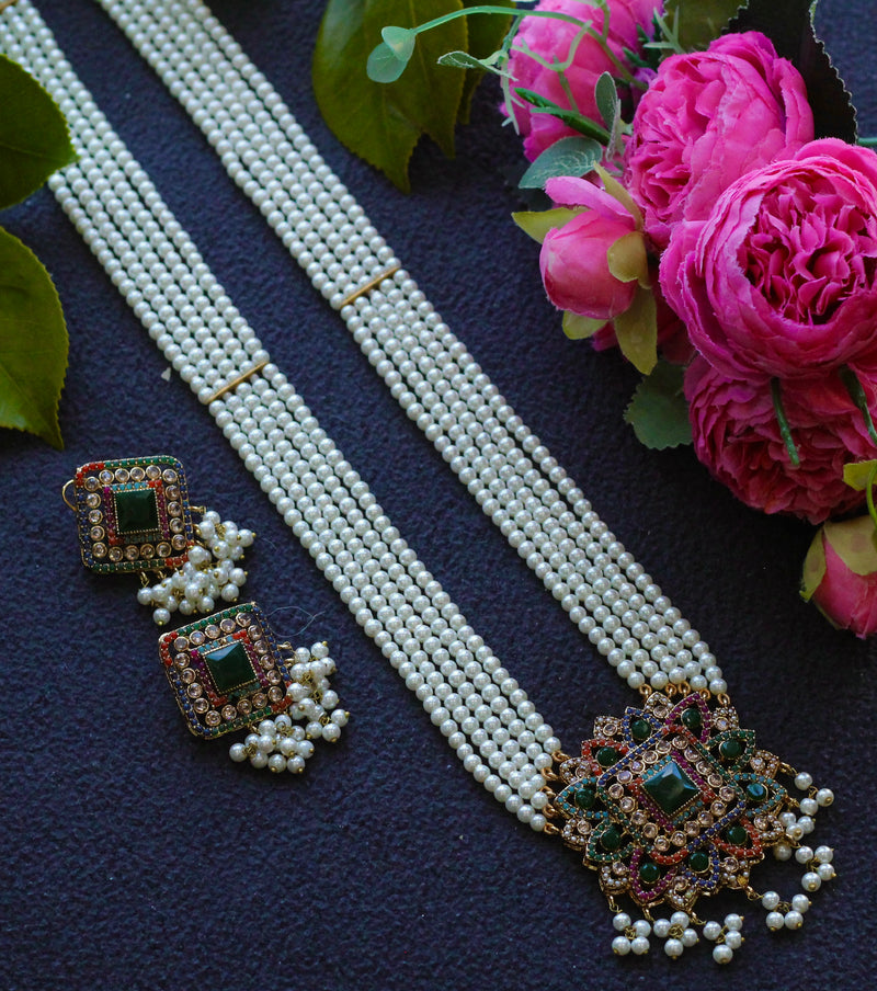 Green long necklace 