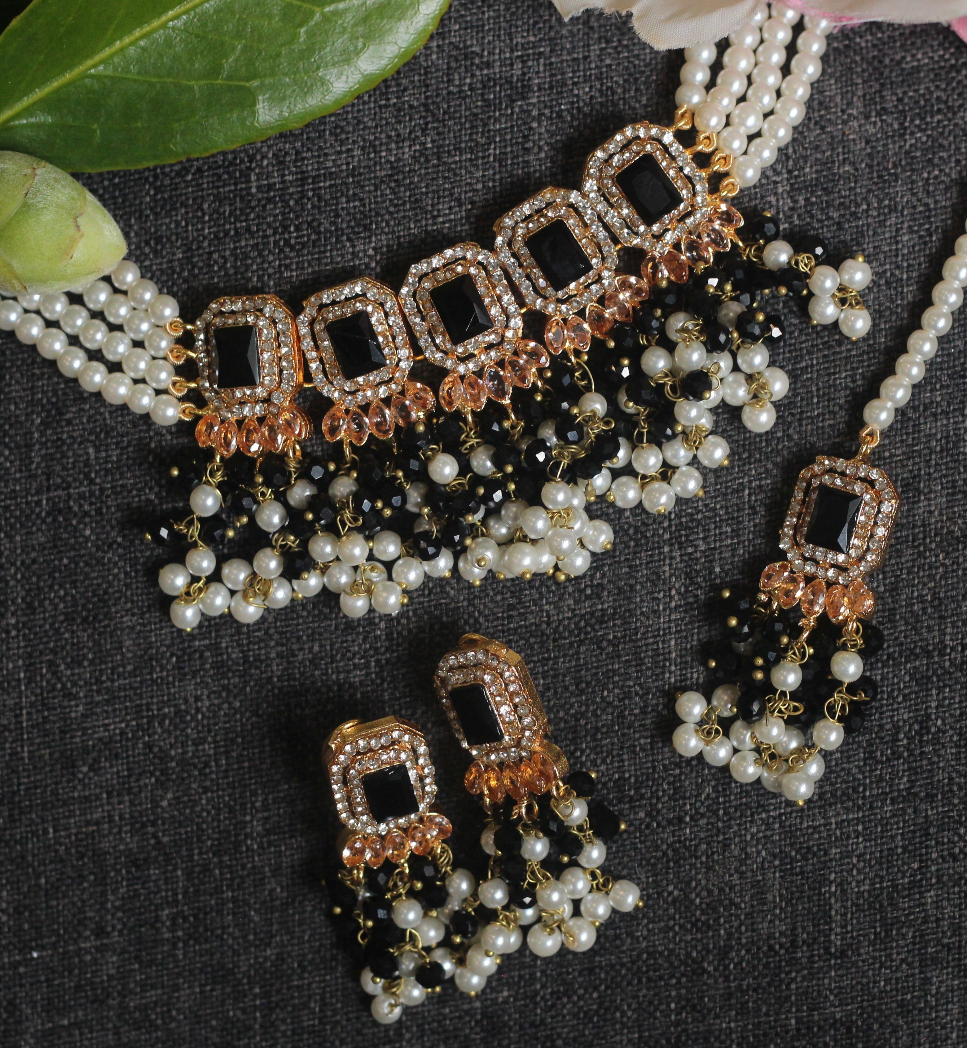 MOONLIGHT CHOKER SET