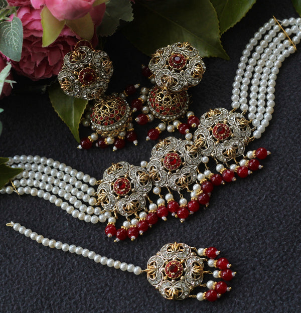 Red choker set