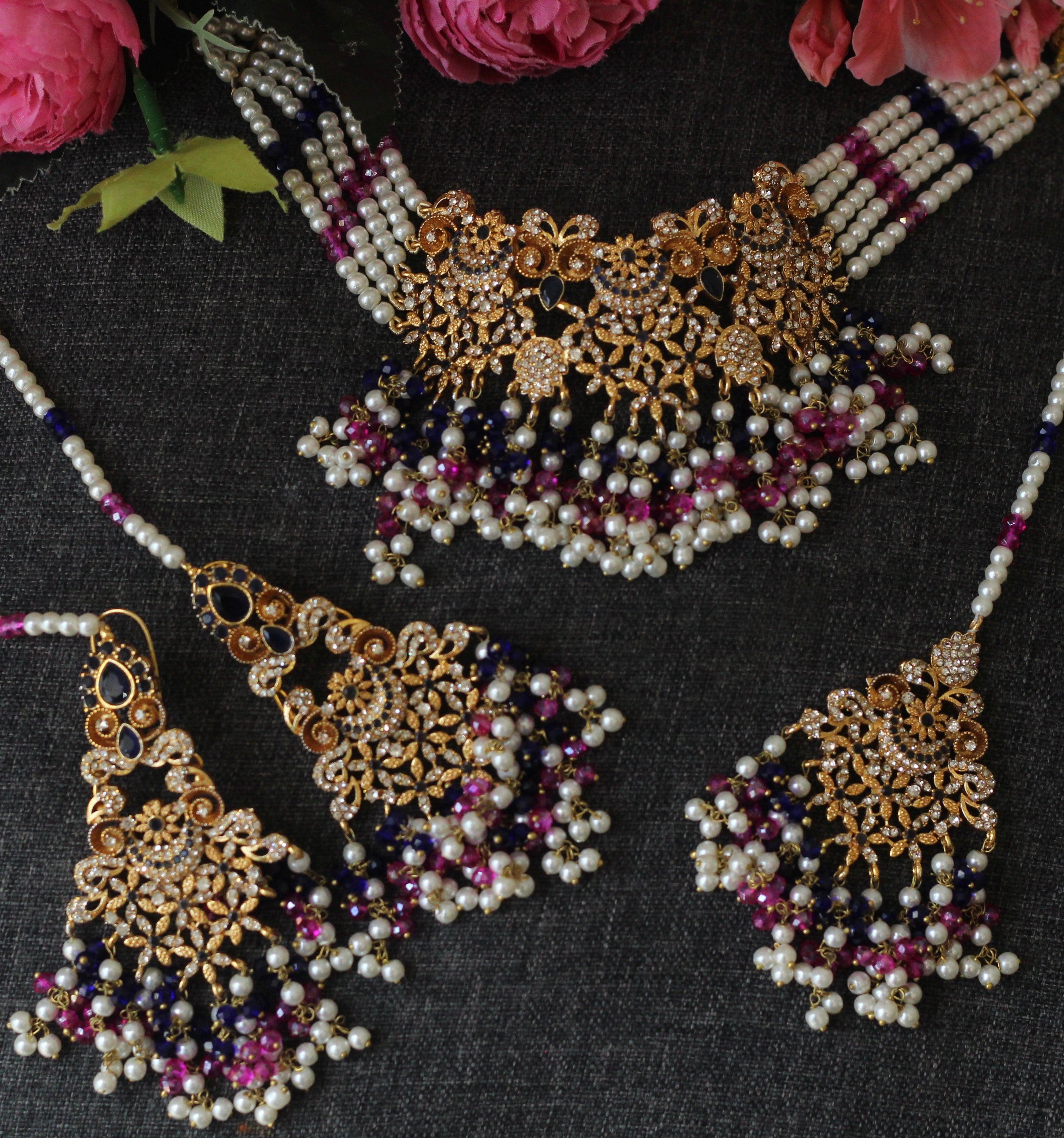 Avino Necklace Set