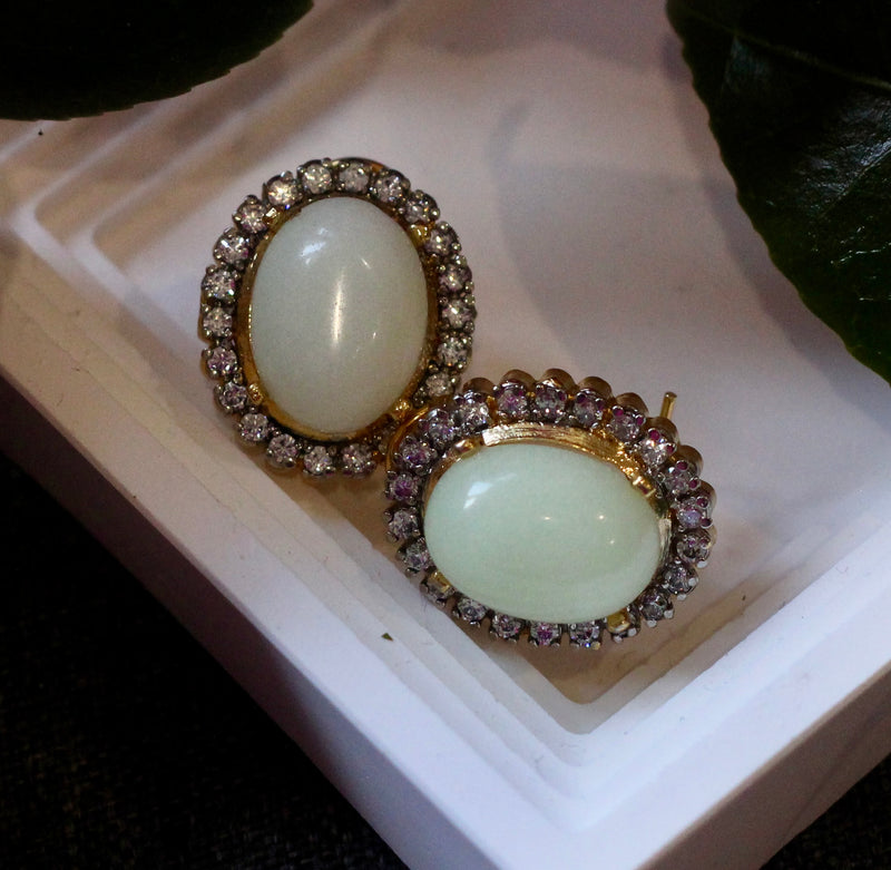 Stud earrings 
