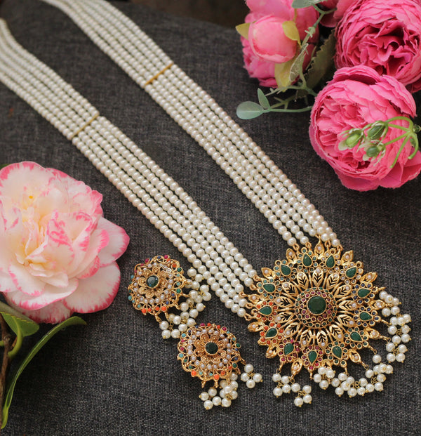 Green long necklace 
