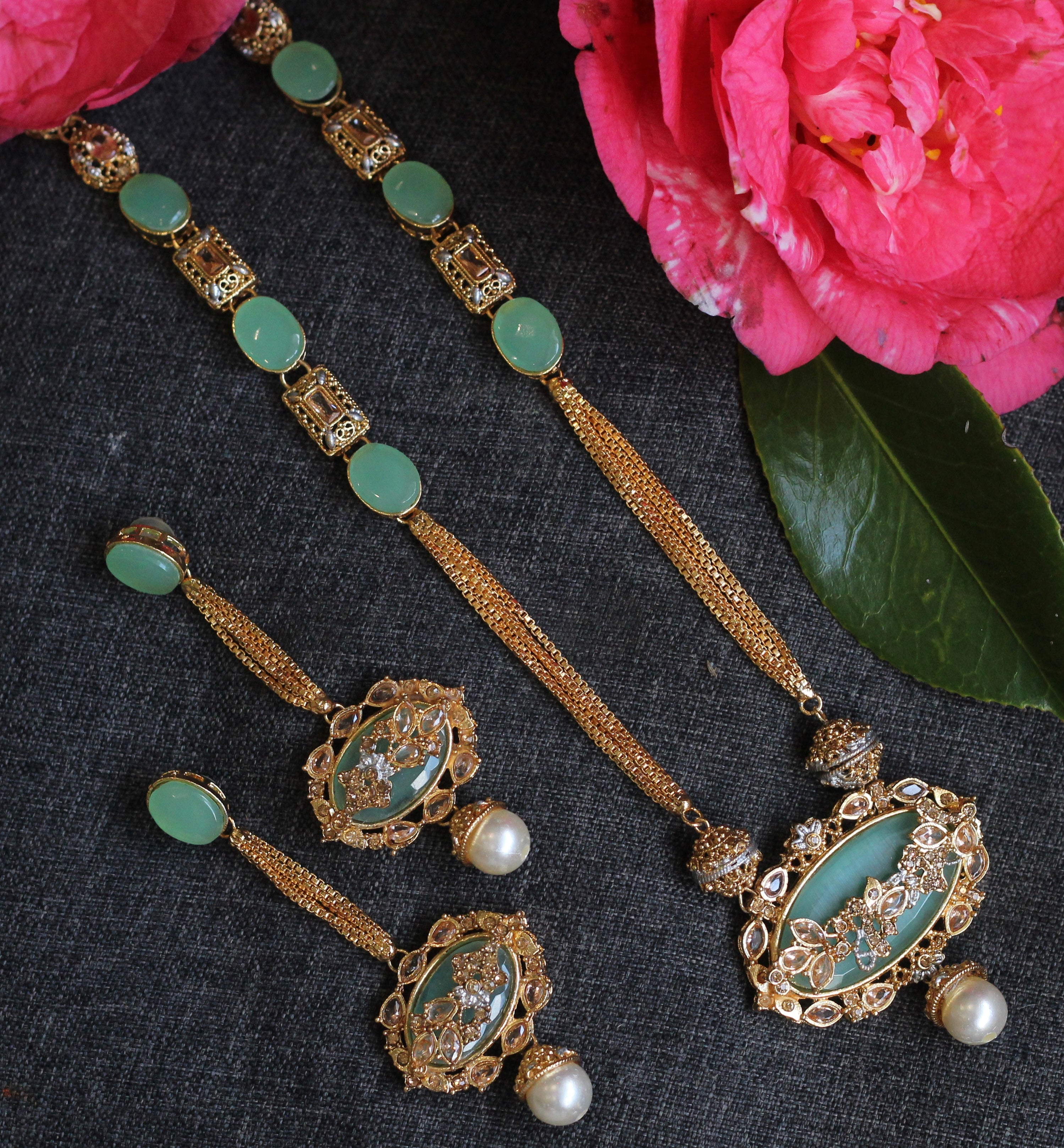 MINT & GOLD LONG NECKLACE