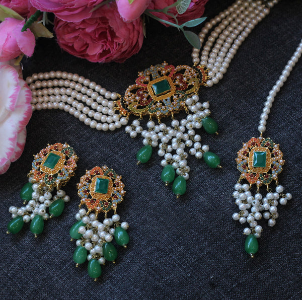 Green choker set