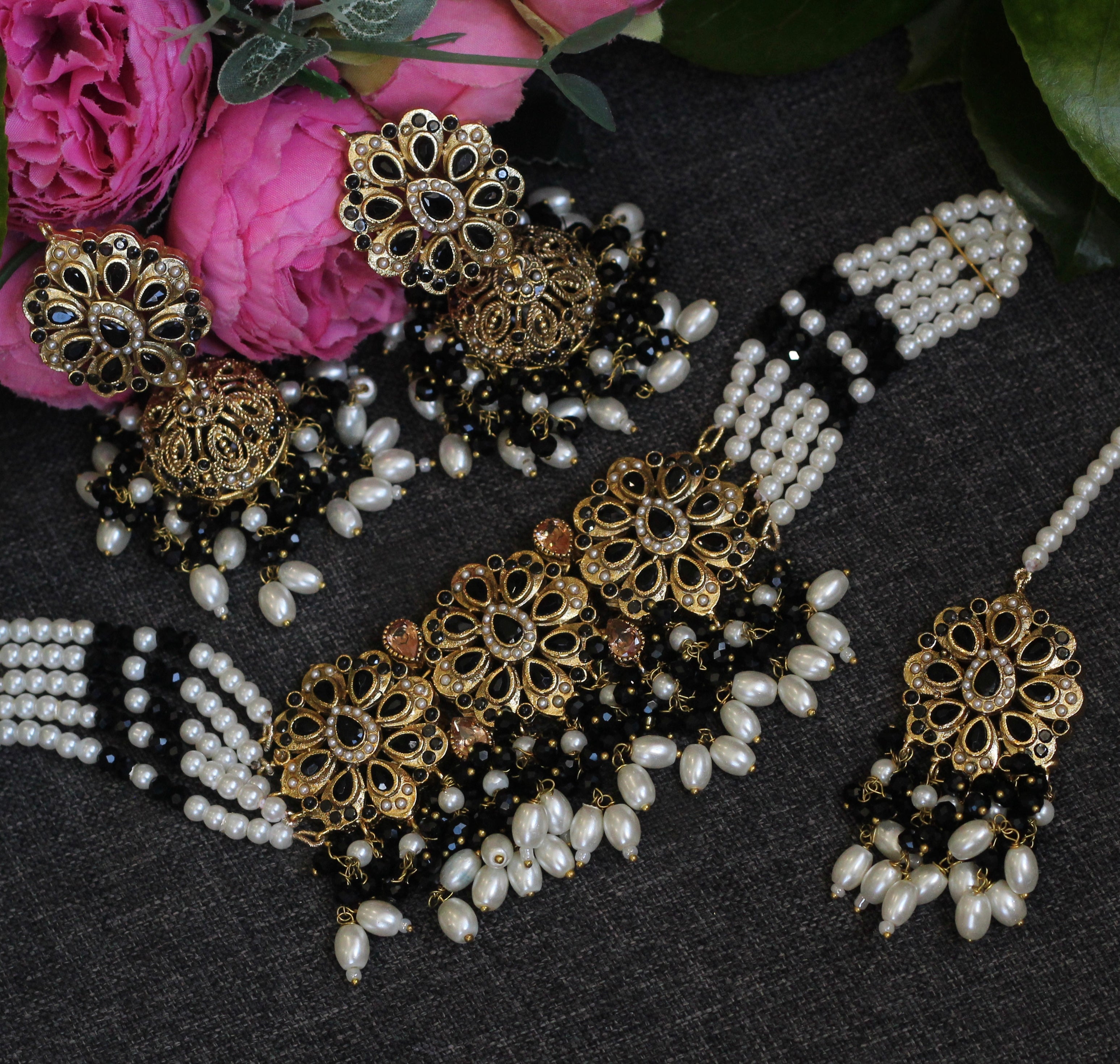 Black choker set