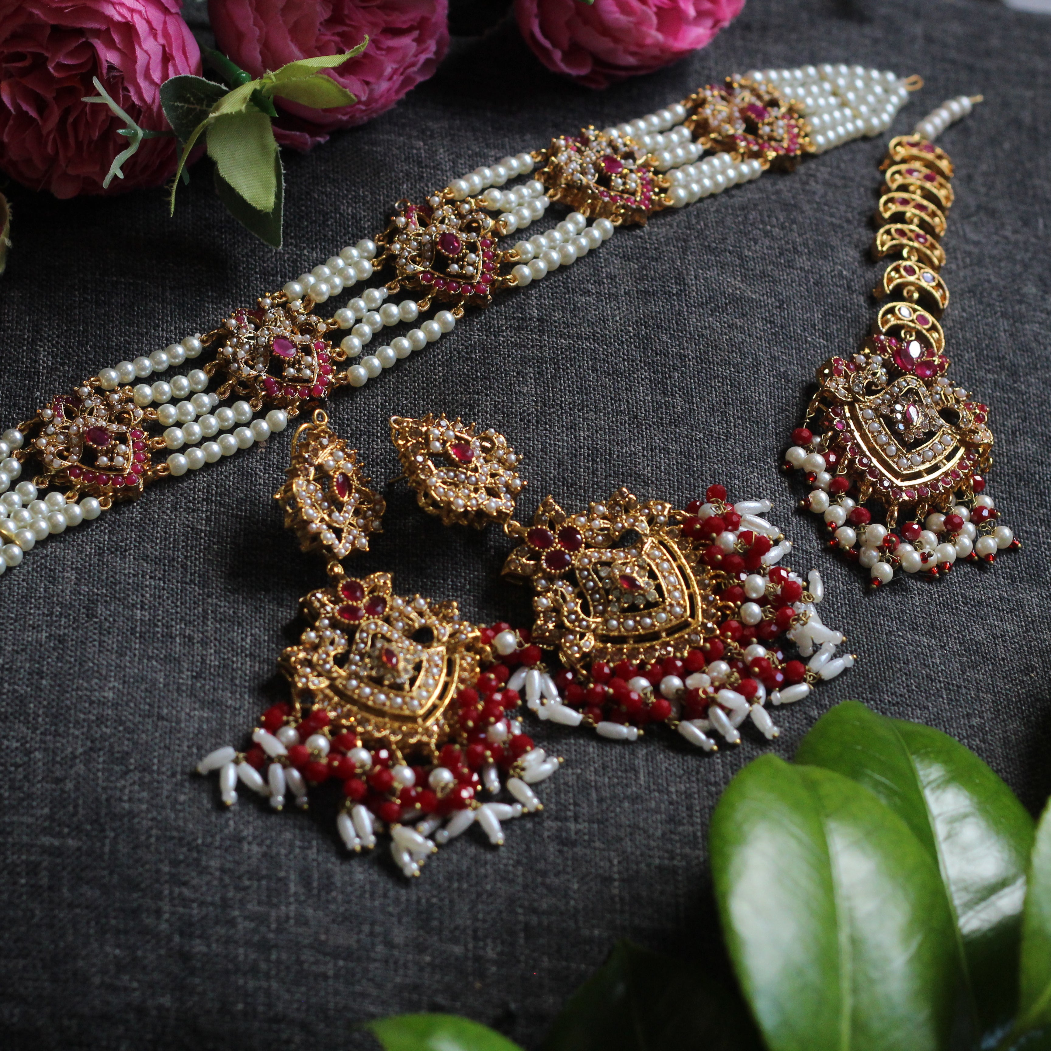zeesat Necklace Set