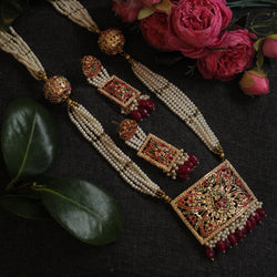 Long necklace 