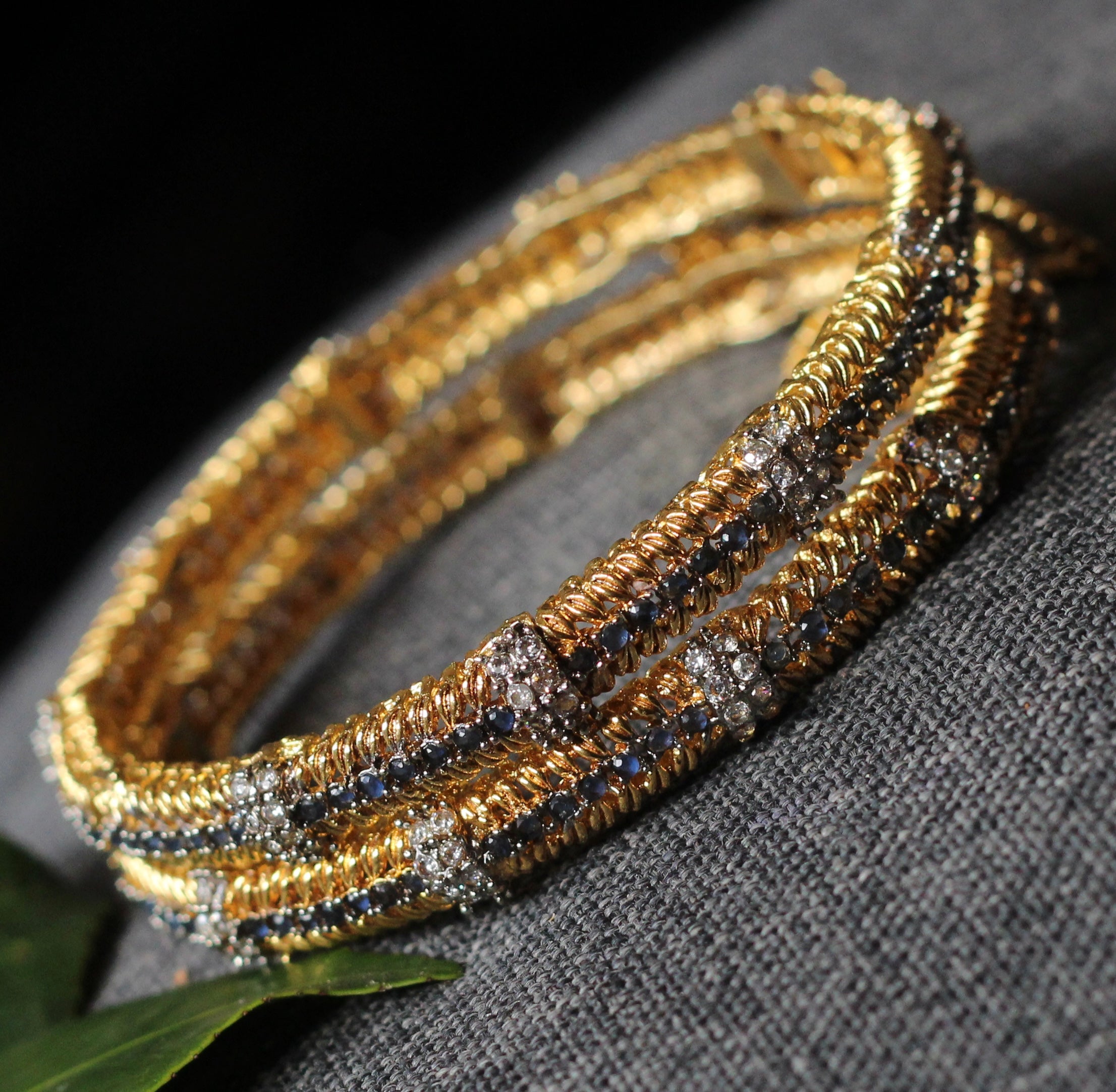 NOVA BANGLES