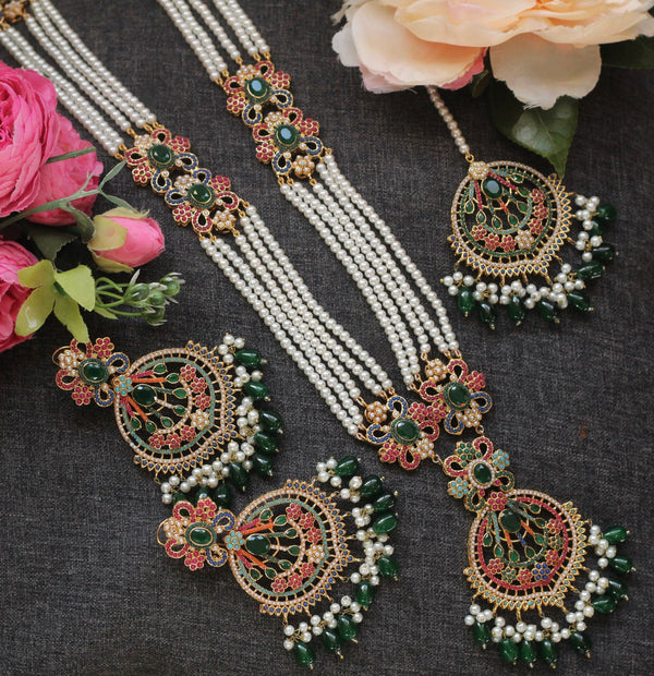 Green long necklace 