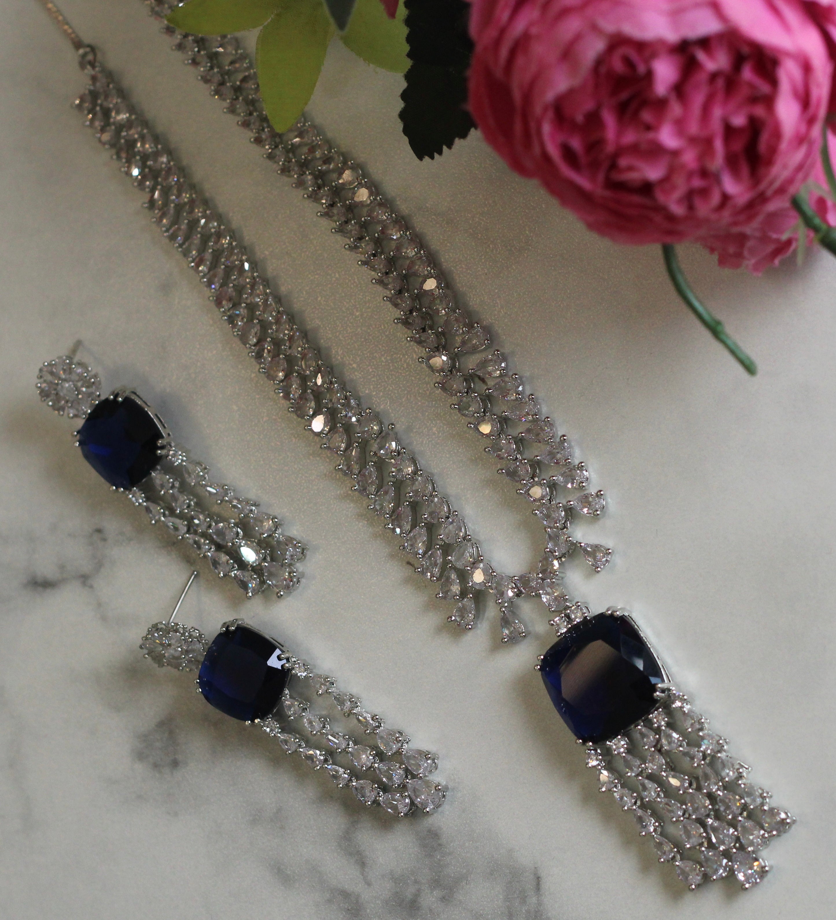 Silver jewelry set with blue stones